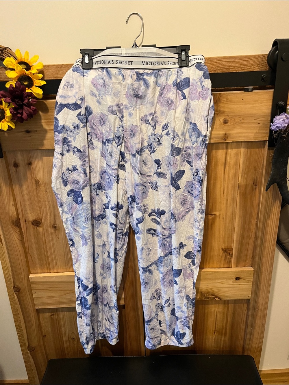 Victoria's Secret White and Blue Floral Lounge Pants